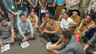 Kapolda Jambi Temui Massa Aksi di DPRD, Kedepankan Dialog Humanis